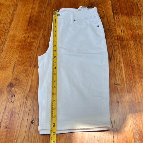 NWT Chico's White Flat‎ Front Bermuda Shorts Cotton Blend Walking Sz 00- 2R - Picture 14 of 16